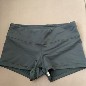Fleo Shorts, Size Medium